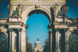 gate-4092059_1280