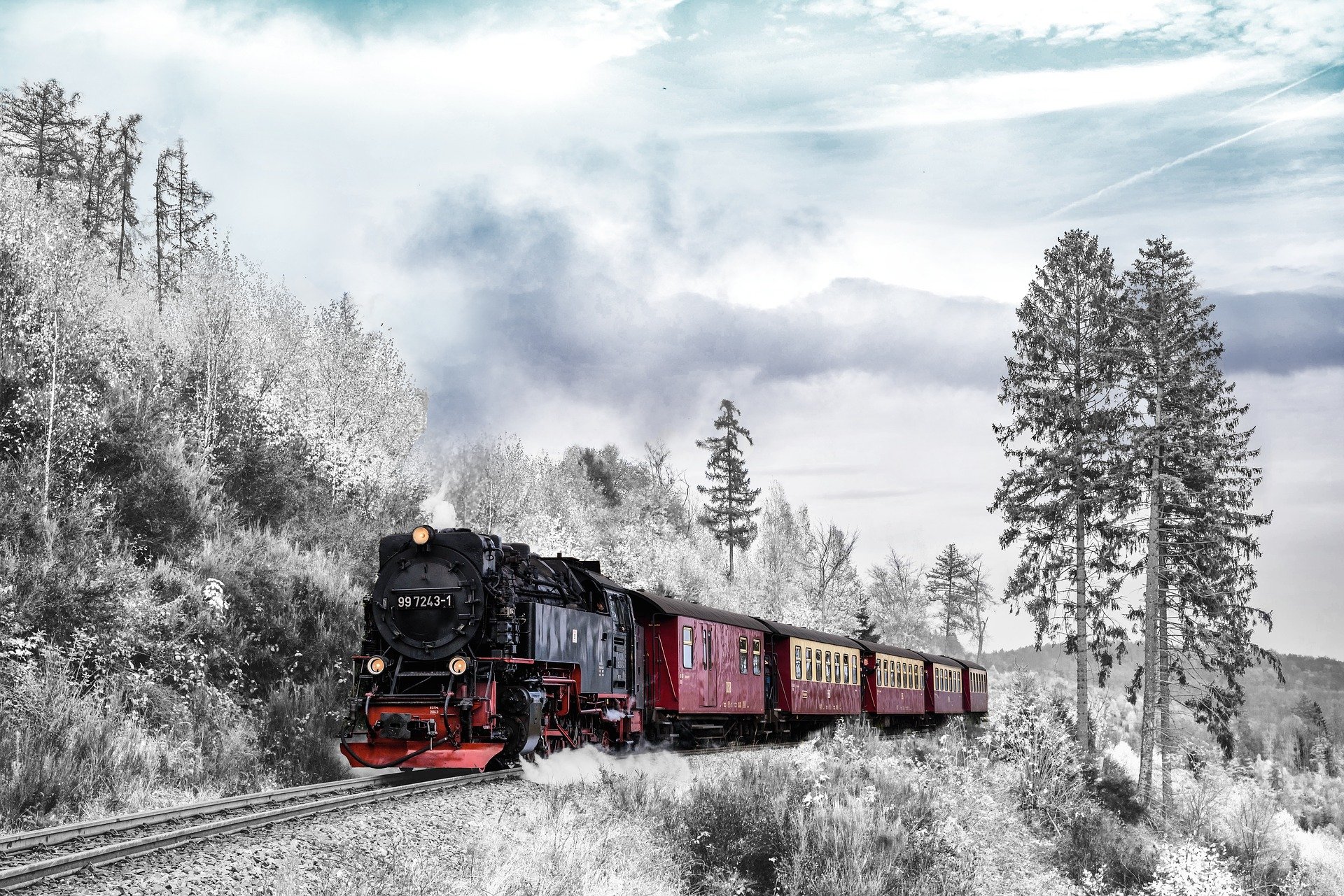 train-3758523_1920